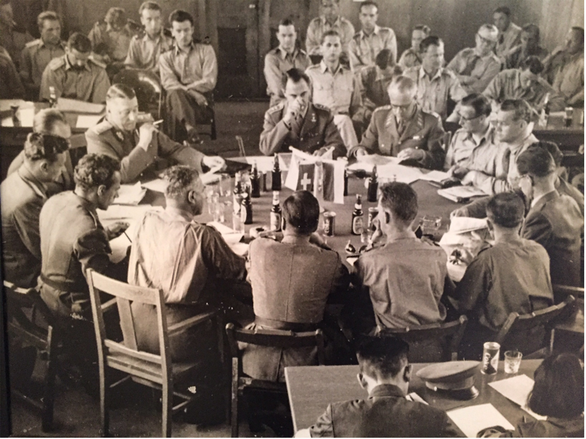 The first NNSC meeting took place on 1 August 1953. Photo of such a meeting in the early 1950s.